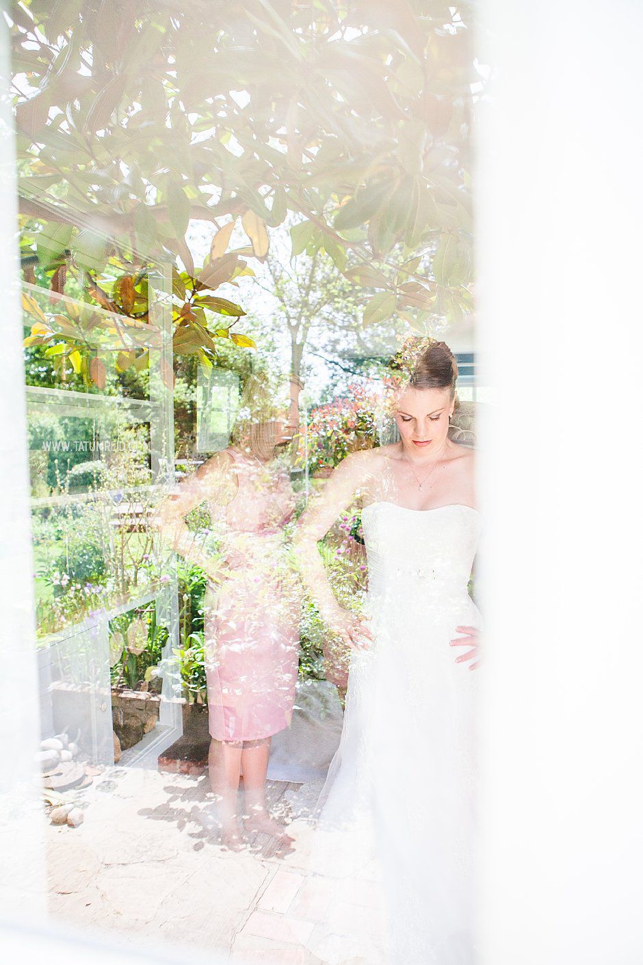 2013_tatum reid photorgaphy_the Garden barn suffolk_Gareth and Ellie_wedding photorgaphy (33) 2013_tatum reid photorgaphy_the Garden barn suffolk_Gareth and Ellie_wedding photorgaphy_country, vintage romantic, floral table plans wedding horse and carraige (33)