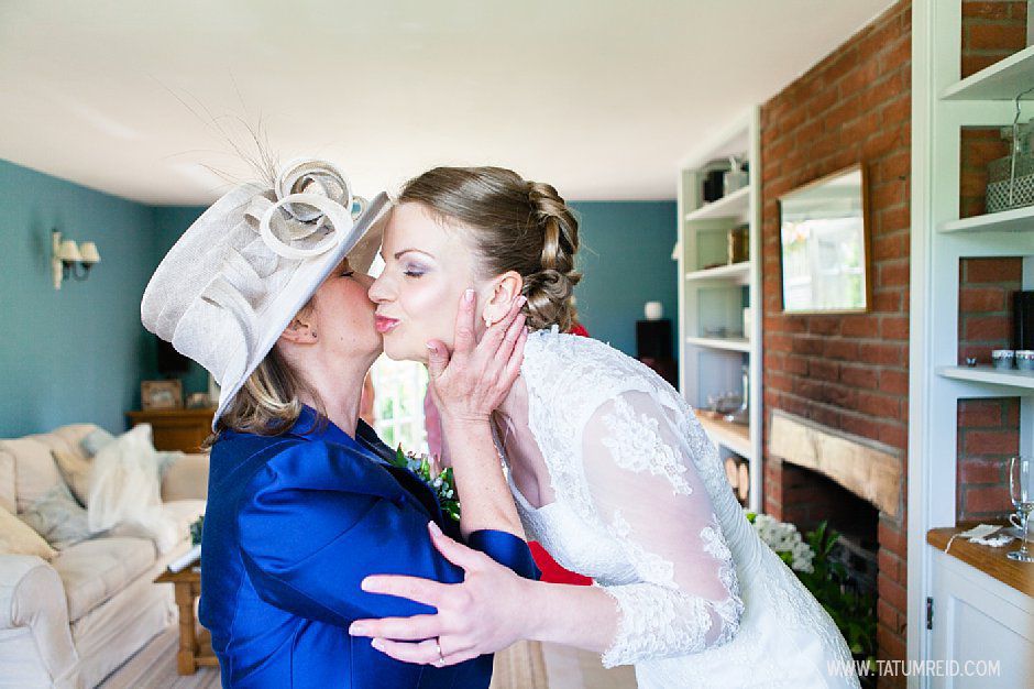 2013_tatum reid photorgaphy_the Garden barn suffolk_Gareth and Ellie_wedding photorgaphy (32) 2013_tatum reid photorgaphy_the Garden barn suffolk_Gareth and Ellie_wedding photorgaphy_country, vintage romantic, floral table plans wedding horse and carraige (32)