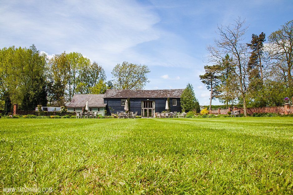 2013_tatum reid photorgaphy_the Garden barn suffolk_Gareth and Ellie_wedding photorgaphy (28) 2013_tatum reid photorgaphy_the Garden barn suffolk_Gareth and Ellie_wedding photorgaphy_country, vintage romantic, floral table plans wedding horse and carraige (28)