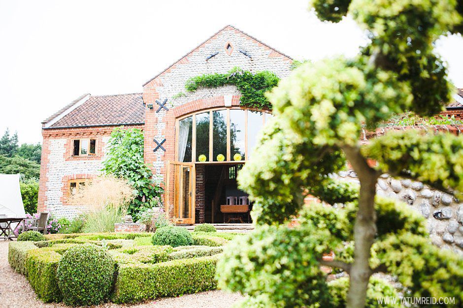 Chaucer barn wedding-Norfolk wedding photography_Felicia and David (22) Chaucer barn wedding-Norfolk wedding photography_Felicia and David-outdoor weddings Norfolk- barn weddings Norfolk (22)