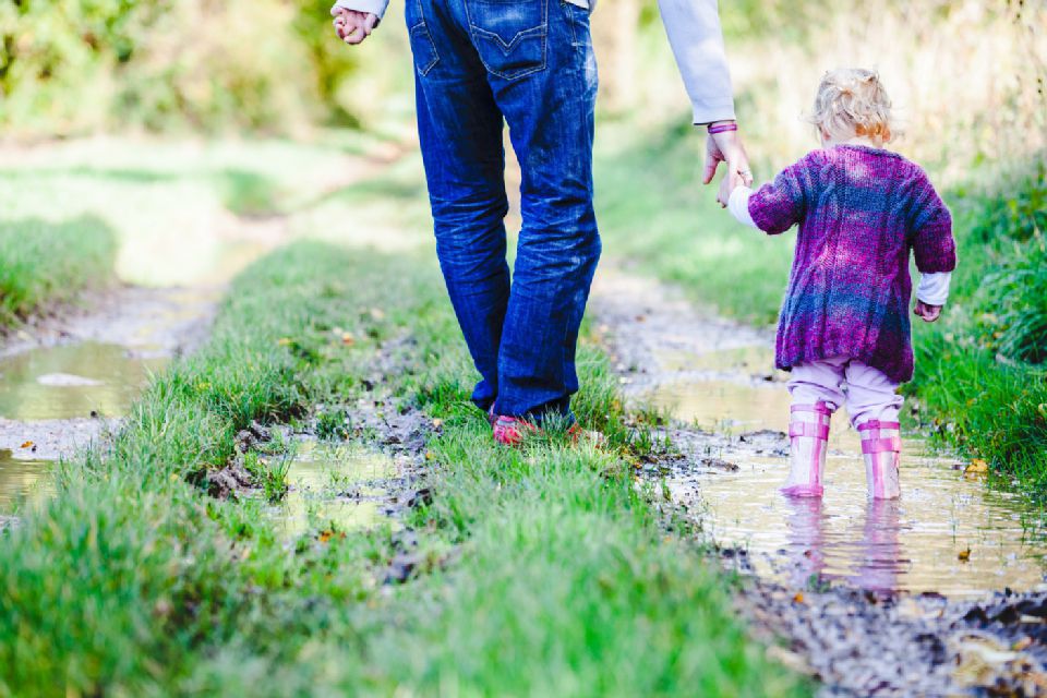 Norwich photography_tatum reid photography_natural family in woods_Autumn_Christmas portrait photography (8)