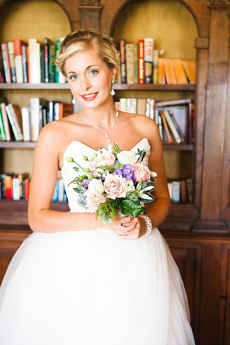 Wedding accessories, outside bridal shoot, bride with dog, bassett hound, red lips, vintage looks (18)