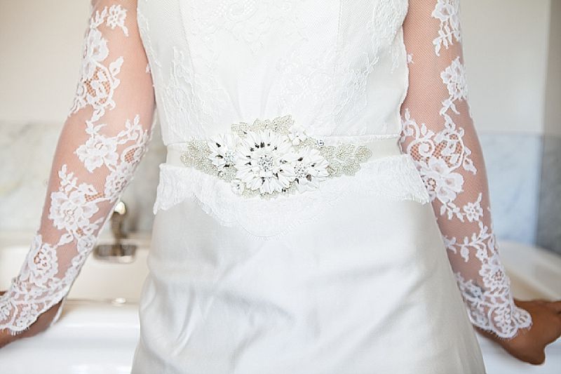 Wedding accessories, outside bridal shoot, bride with dog, bassett hound, red lips, vintage looks (9)