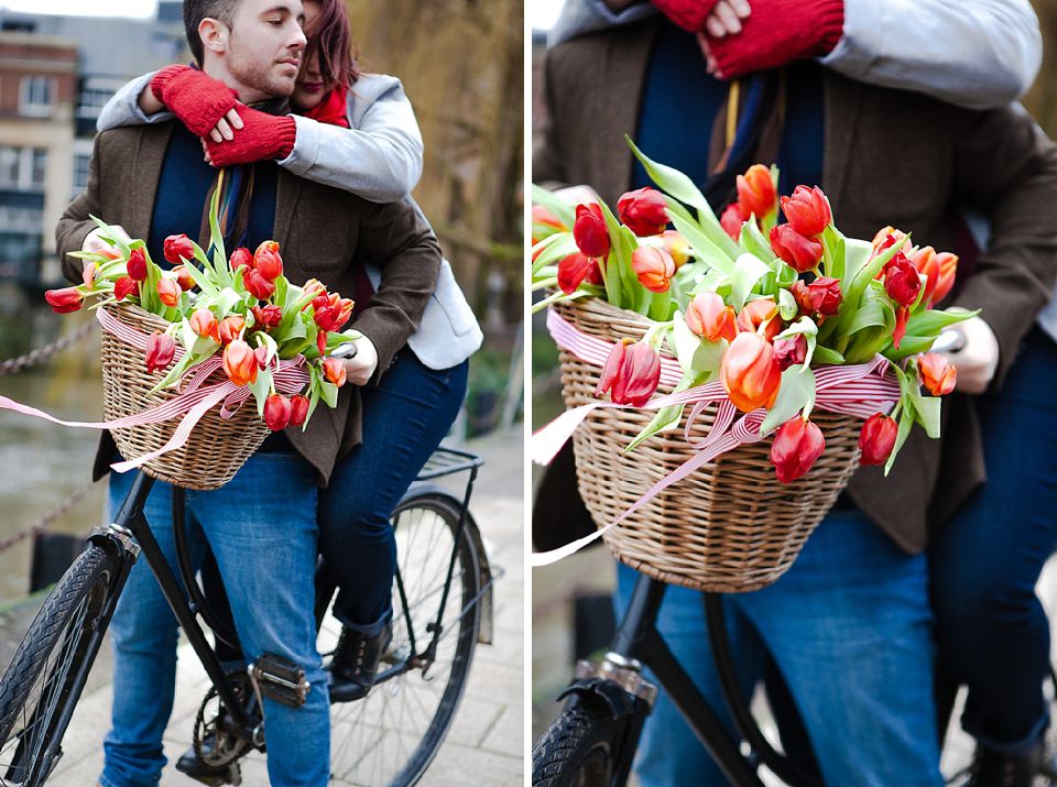 Norwich engagement couple shoot_Red balloons_vintage bike_red theme_tatum reid photography (4)