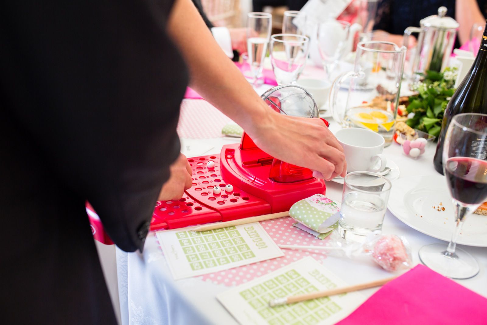 Norfolk wedding_outside summer wedding_colin and wick_pink balloons_norwich_tatum reid photography (14)
