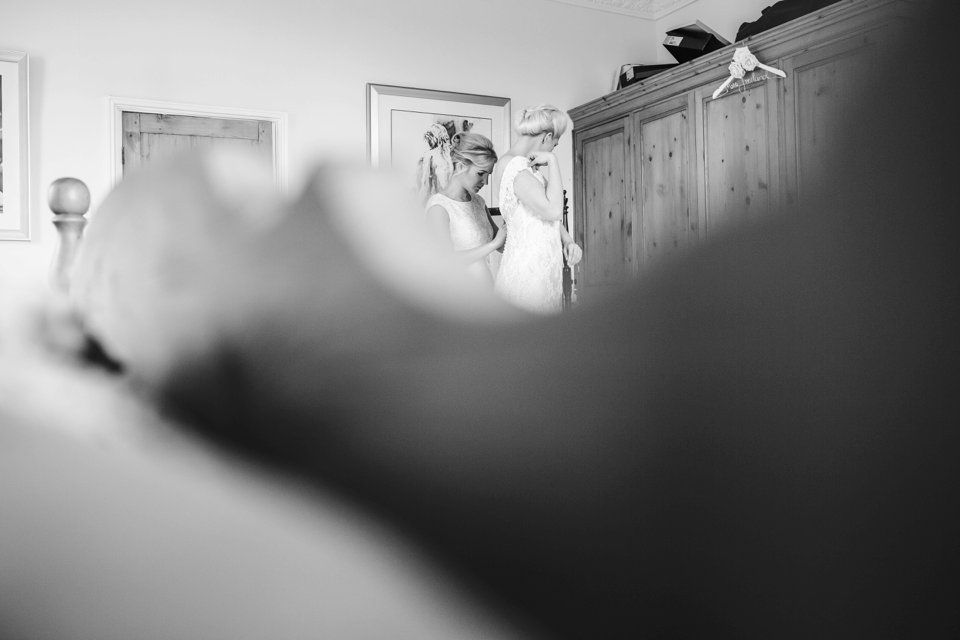 tatum reid photography_wedding _diy rustic vintage back garden wedding _barn_suffolk_norfolk_yellow dresses (28)