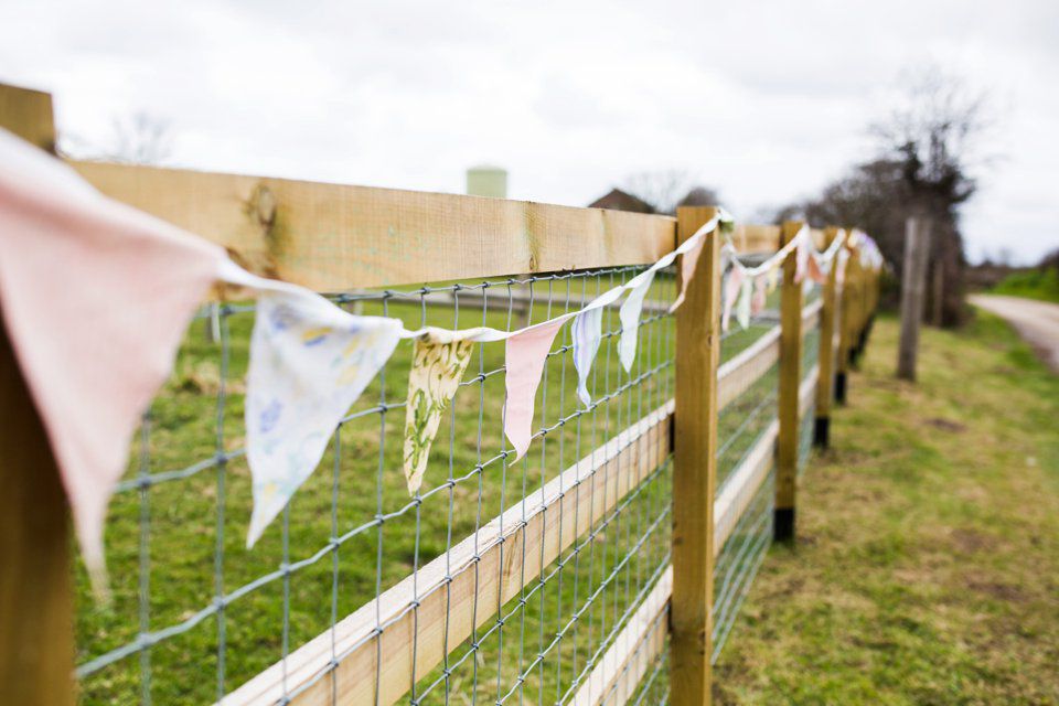 tatum reid photography_wedding _diy rustic vintage back garden wedding _barn_suffolk_norfolk_yellow dresses (27)