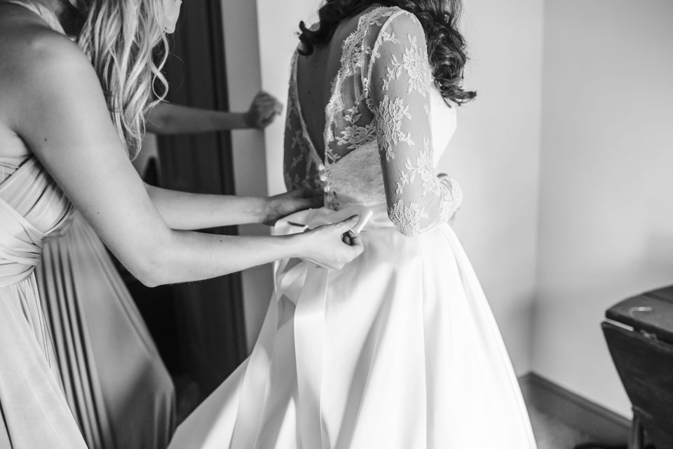 Soft grey and blue tones_bridesmaids dresses_suzanne neville gown_north norfolk wedding photographer_white calligraphy_tatum reid_celia and tom (40)
